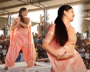 Haryana Dance मुस्कान बेबी और सुनीता बेबी ने एक साथ स्टेज पर मचाया तहलका जिसे देख ताऊ छूटने लगे पसीने 