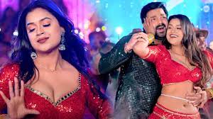 Pawan Singh पवन सिंह और डिम्पल सिंह ने अपने रोमांस से मचाया तहलका और रोमांस देख लोगो का हुआ बेहाल