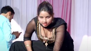 Sunita Baby काले सूट पहन सुनीता बेबी ने किया स्टेज तोड़ डांस हॉट जवानी देख झूम उठे लोग