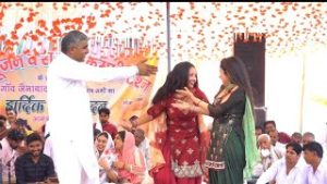 Haryana Dance मुस्कान बेबी और सुनीता बेबी ने एक साथ स्टेज पर मचाया तहलका जिसे देख ताऊ छूटने लगे पसीने