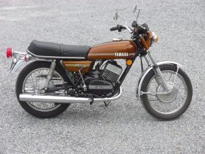 Yamaha RD350 royal Enfield की पुंगी बजाने आई Yamaha की ये दमदार बाइक पावरफुल इंजन और कंटाप लुक से बनाएगी अपना रुतबा