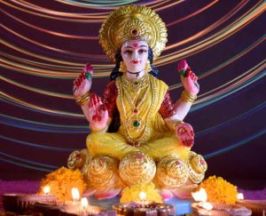 Diwali 2023: दिवाली से पहले ले आये घर ये 7 शुभ चीजे, बरसेंगी माँ लक्ष्मी की कृपा 